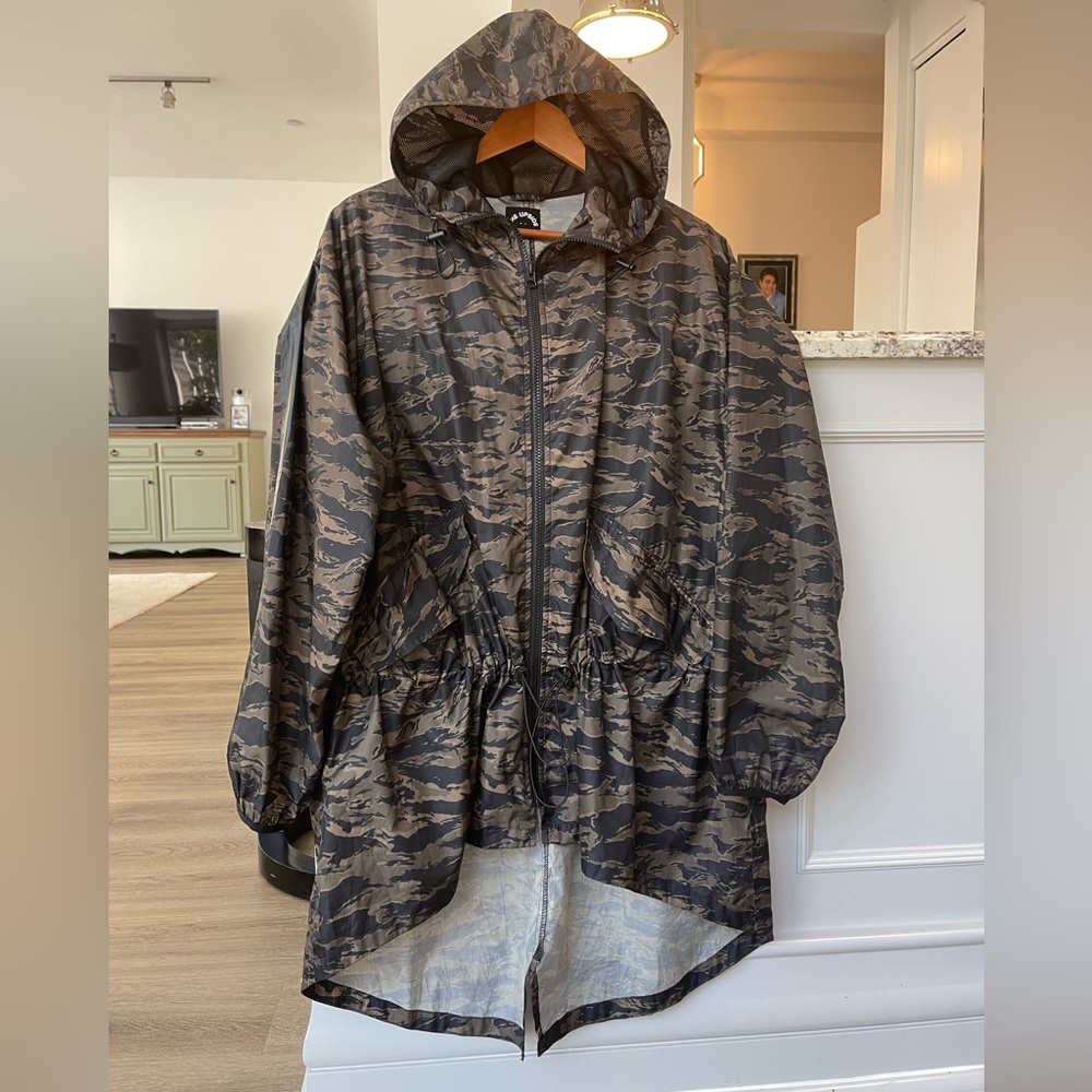 THE UPSIDE CAMO WINDBREAKER, Medium